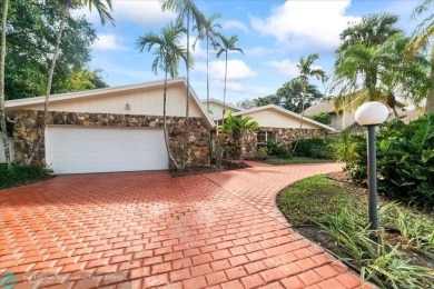 No HOA! This spacious and bright home offers stunning golf on Jacaranda Golf Club in Florida - for sale on GolfHomes.com, golf home, golf lot