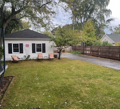 WELCOME TO THIS BEAUTIFULLY UPDATED RED BRICK GEORGIAN HOME IN on Winnetka Golf Club in Illinois - for sale on GolfHomes.com, golf home, golf lot