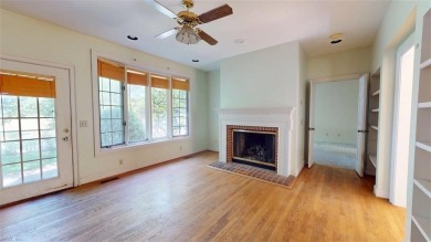Charming golf-front 1-level townhouse in The Links at Ford's on Fords Colony Country Club in Virginia - for sale on GolfHomes.com, golf home, golf lot