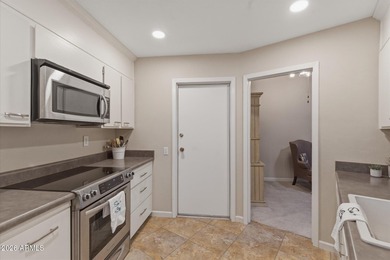 Carefree Sun City Living in Phase 2! Move right in and enjoy on Sun City Lakes West and East in Arizona - for sale on GolfHomes.com, golf home, golf lot