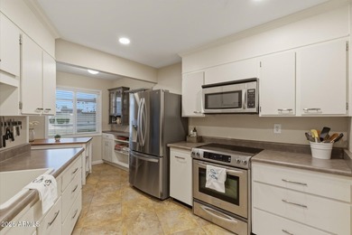 Carefree Sun City Living in Phase 2! Move right in and enjoy on Sun City Lakes West and East in Arizona - for sale on GolfHomes.com, golf home, golf lot