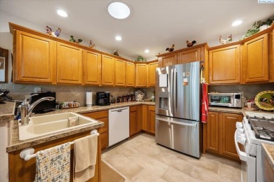MLS# 287058 Welcome to this charming one-level home perfectly on Sun Willows in Washington - for sale on GolfHomes.com, golf home, golf lot