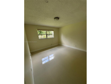 Upgraded 2 Bed 2 Bath condo with Open floor plan, stainless on  in Florida - for sale on GolfHomes.com, golf home, golf lot