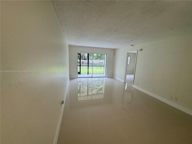 Upgraded 2 Bed 2 Bath condo with Open floor plan, stainless on  in Florida - for sale on GolfHomes.com, golf home, golf lot