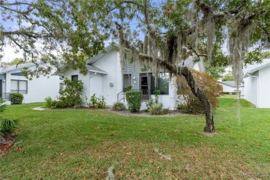 This 3 bedroom, 2 bath, 2 garage home in Oakleaf Villas has on Sugarmill Woods Golf and Country Club in Florida - for sale on GolfHomes.com, golf home, golf lot