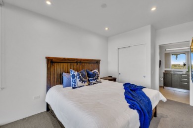 Rarely available West Facing 8th Floor 1-bedroom with on Kierland Golf Club in Arizona - for sale on GolfHomes.com, golf home, golf lot