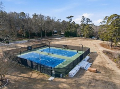 Move-in ready, light and bright 1-bedroom, 1-bath located in the on Cross Creek Golf Course in Georgia - for sale on GolfHomes.com, golf home, golf lot