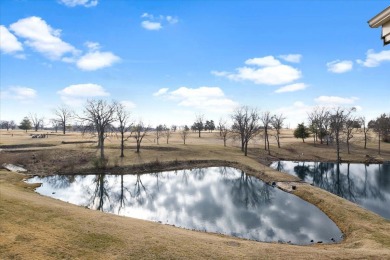 This pristine penthouse , 2 bedroom, 2 bath condo at Holiday on Holiday Hills Resort and Golf in Missouri - for sale on GolfHomes.com, golf home, golf lot