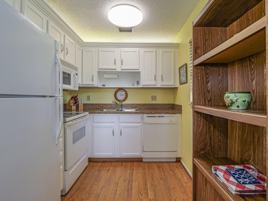 Turn-key 1BR/1.5BA in Vista Royale, Vero's most active 55+ on The American Golf Club in Florida - for sale on GolfHomes.com, golf home, golf lot