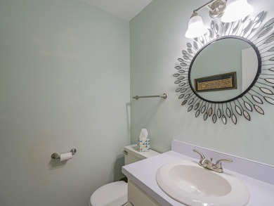 Turn-key 1BR/1.5BA in Vista Royale, Vero's most active 55+ on The American Golf Club in Florida - for sale on GolfHomes.com, golf home, golf lot