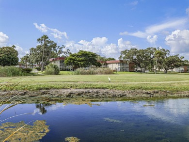 Turn-key 1BR/1.5BA in Vista Royale, Vero's most active 55+ on The American Golf Club in Florida - for sale on GolfHomes.com, golf home, golf lot