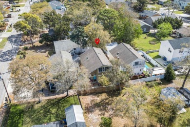 Beautifully remodeled and fully furnished 3 bedroom, 2 bath home on Beachwood Golf Club in South Carolina - for sale on GolfHomes.com, golf home, golf lot