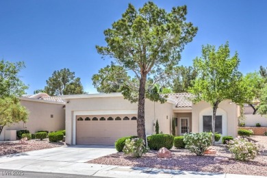Fantastic Single Story Home in Sun City Summerlin! 2 bedrooms on Highland Falls Golf Club in Nevada - for sale on GolfHomes.com, golf home, golf lot