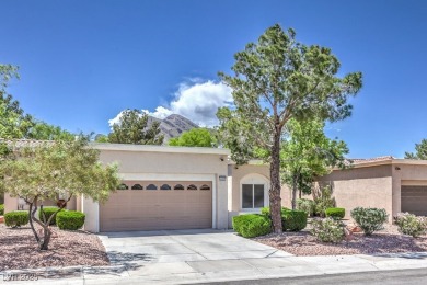 Fantastic Single Story Home in Sun City Summerlin! 2 bedrooms on Highland Falls Golf Club in Nevada - for sale on GolfHomes.com, golf home, golf lot