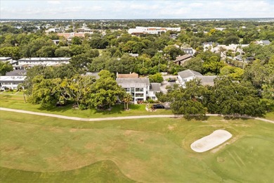 Welcome to this beautiful 2-bedroom, 2-bathroom condo located in on Dubsdread Golf Course in Florida - for sale on GolfHomes.com, golf home, golf lot
