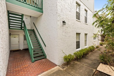 Welcome to this beautiful 2-bedroom, 2-bathroom condo located in on Dubsdread Golf Course in Florida - for sale on GolfHomes.com, golf home, golf lot
