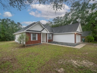 Welcome to this beautifully maintained 3-bedroom, 2-bathroom on Wildwood Country Club in Florida - for sale on GolfHomes.com, golf home, golf lot