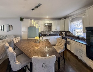 Largest River Bend end-unit townhome with 3 levels of living on River Bend Golf Club in Illinois - for sale on GolfHomes.com, golf home, golf lot