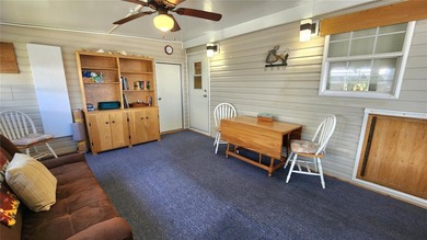 CHEERFUL, WELL-KEPT MOBILE HOME IN ACTIVE 55+ FLORIDA COMMUNITY! on River Run Golf Links in Florida - for sale on GolfHomes.com, golf home, golf lot