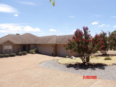 OUTSTANDING GOLF FRONT HOME ON 16TH HOLE WITH TERRIFIC VIEWS. 3 on Coronado Golf Course in Arkansas - for sale on GolfHomes.com, golf home, golf lot