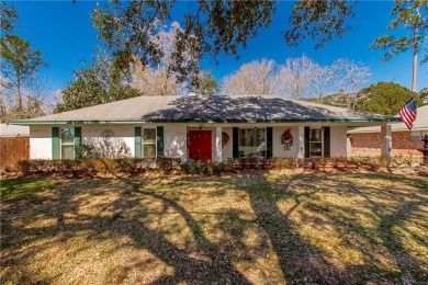 Beautifully renovated 3-bed, 2-bath brick home featuring a 2019 on Pinewood Country Club in Louisiana - for sale on GolfHomes.com, golf home, golf lot