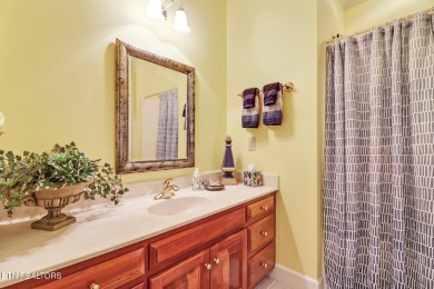 Welcome to a beautifully maintained ranch home, ideally situated on Heatherhurst Golf Course in Tennessee - for sale on GolfHomes.com, golf home, golf lot