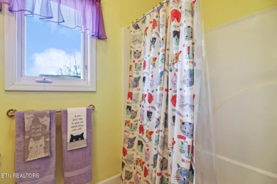 Welcome to a beautifully maintained ranch home, ideally situated on Heatherhurst Golf Course in Tennessee - for sale on GolfHomes.com, golf home, golf lot