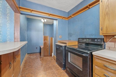 Rare Find in Riverside -- Three-Car Garage!!  Yes, you read that on Arthur B. Sim Park Golf Course in Kansas - for sale on GolfHomes.com, golf home, golf lot