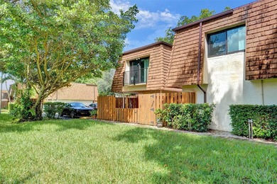 Beautiful 3 bedroom, 2.5 bath townhome in the sought after on Pine Island Ridge Country Club in Florida - for sale on GolfHomes.com, golf home, golf lot