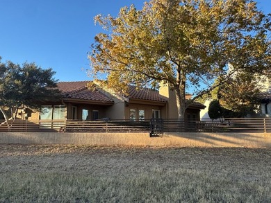 Welcome to effortless luxury living in this updated, lock and on Green Tree Country Club in Texas - for sale on GolfHomes.com, golf home, golf lot