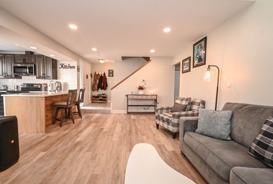 Welcome to this beautifully renovated 2-bedroom + loft, 2-bath on Heather Ridge Golf Club in Illinois - for sale on GolfHomes.com, golf home, golf lot