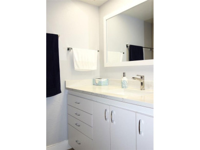 Beautifully updated top-floor 2/2 condo on Palm Aire's Oaks Lane on Palm-Aire Country Club and Resort - Palms in Florida - for sale on GolfHomes.com, golf home, golf lot
