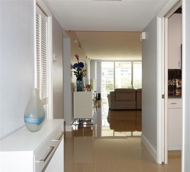Beautifully updated top-floor 2/2 condo on Palm Aire's Oaks Lane on Palm-Aire Country Club and Resort - Palms in Florida - for sale on GolfHomes.com, golf home, golf lot