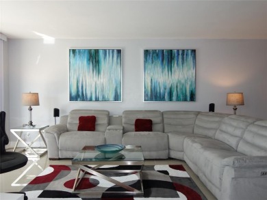 Beautifully updated top-floor 2/2 condo on Palm Aire's Oaks Lane on Palm-Aire Country Club and Resort - Palms in Florida - for sale on GolfHomes.com, golf home, golf lot