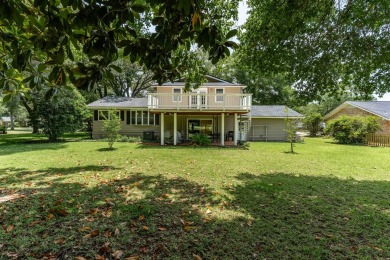 Spacious home in the highly sought-after Kenwood neighborhood on Fort Walton Beach Golf Course in Florida - for sale on GolfHomes.com, golf home, golf lot