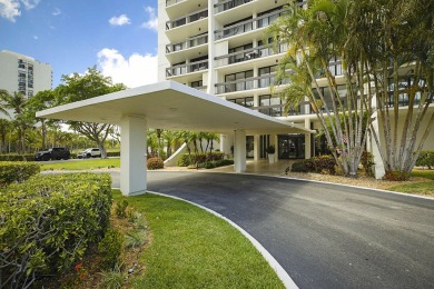 Welcome to this light-filled 2-bedroom, 2-bathroom condo in a on The President Country Club in Florida - for sale on GolfHomes.com, golf home, golf lot