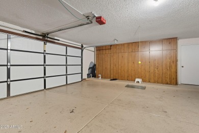 This is the largest townhome in Sun Lakes! 2 bed 2 bath home on Cottonwood Country Club in Arizona - for sale on GolfHomes.com, golf home, golf lot