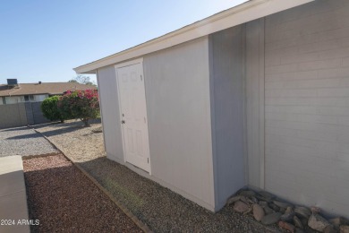 Beautifully renovated move-in ready 2 bedroom plus den in Sun on Sun City Lakes West and East in Arizona - for sale on GolfHomes.com, golf home, golf lot