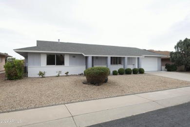 Beautifully renovated move-in ready 2 bedroom plus den in Sun on Sun City Lakes West and East in Arizona - for sale on GolfHomes.com, golf home, golf lot