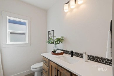 Thoughtfully designed single-level floor plan offers 3 bedrooms on Hunters Point Golf Club in Idaho - for sale on GolfHomes.com, golf home, golf lot
