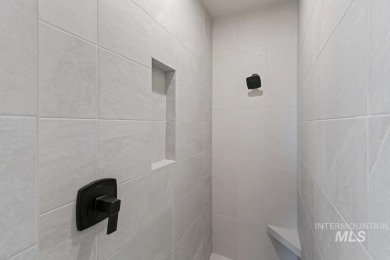 Thoughtfully designed single-level floor plan offers 3 bedrooms on Hunters Point Golf Club in Idaho - for sale on GolfHomes.com, golf home, golf lot