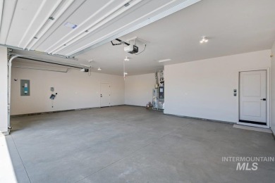 Thoughtfully designed single-level floor plan offers 3 bedrooms on Hunters Point Golf Club in Idaho - for sale on GolfHomes.com, golf home, golf lot