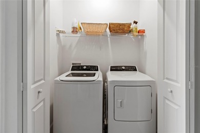 Convenient Lakewood Ranch location with fabulous amenities! This on Lakewood National Golf Club in Florida - for sale on GolfHomes.com, golf home, golf lot