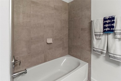 Convenient Lakewood Ranch location with fabulous amenities! This on Lakewood National Golf Club in Florida - for sale on GolfHomes.com, golf home, golf lot