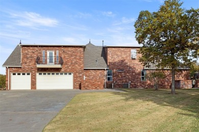 BRAND NEW ROOF (Class 4 Shingles!) and GUTTERS!! Stunning home on River Oaks Golf Club in Oklahoma - for sale on GolfHomes.com, golf home, golf lot