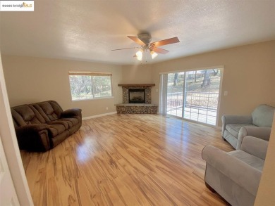Welcome to the Gateway to Yosemite, Groveland! This 3 bedroom 2 on Pine Mountain Lake Country Club in California - for sale on GolfHomes.com, golf home, golf lot