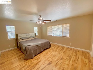Welcome to the Gateway to Yosemite, Groveland! This 3 bedroom 2 on Pine Mountain Lake Country Club in California - for sale on GolfHomes.com, golf home, golf lot