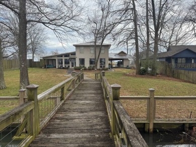 This stunningly renovated 5-bedroom, 3-bath ranch-style home on Lake Bruin Golf and Country Club in Louisiana - for sale on GolfHomes.com, golf home, golf lot