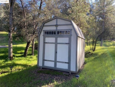 Welcome to the Gateway to Yosemite, Groveland! This 3 bedroom 2 on Pine Mountain Lake Country Club in California - for sale on GolfHomes.com, golf home, golf lot