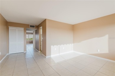 CHARMING ONE BEDROOM CONDO WITH RESORT-STYLE AMENTIES. Welcome on Seminole Lake Country Club in Florida - for sale on GolfHomes.com, golf home, golf lot